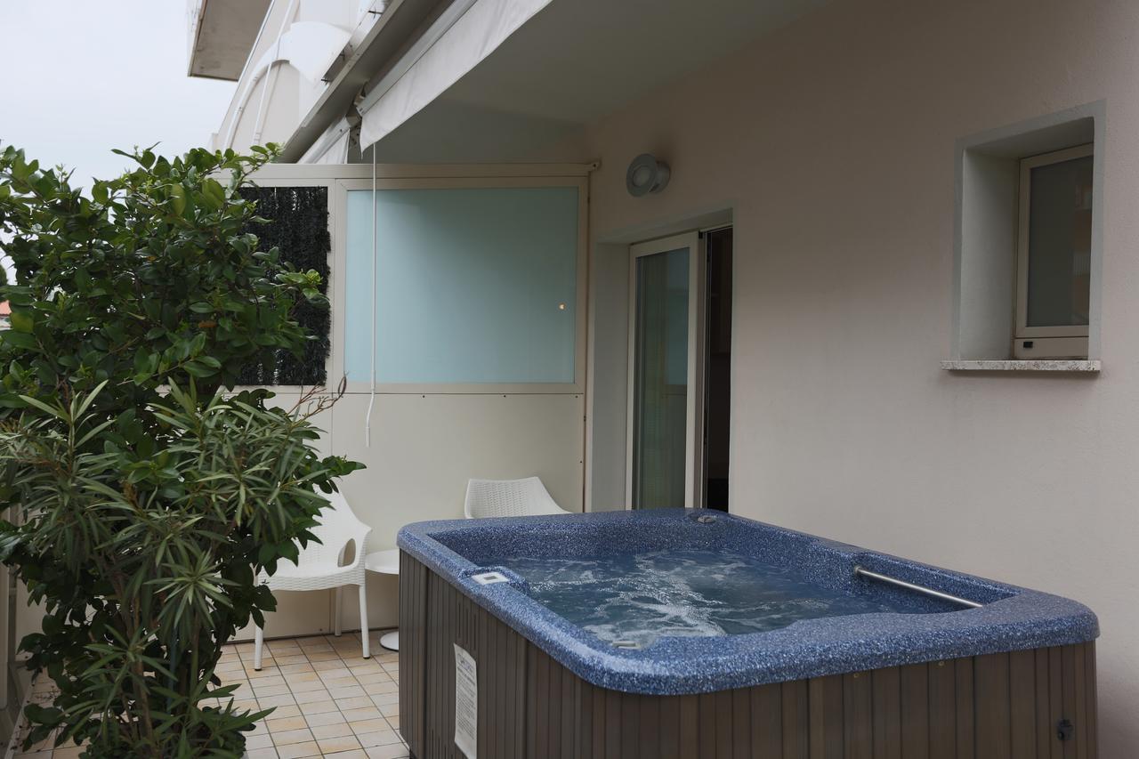 Hotel Caribia Pinarella Cervia Eksteriør billede